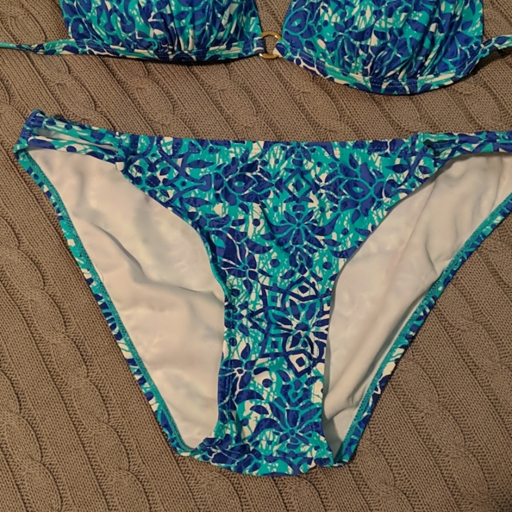 Bikini - Picture 2 of 6